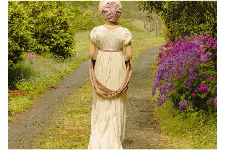 17 Irresistible Period Romances To Stream Right Now